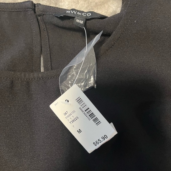 RW top with accent sleeve - Picture 2 of 2